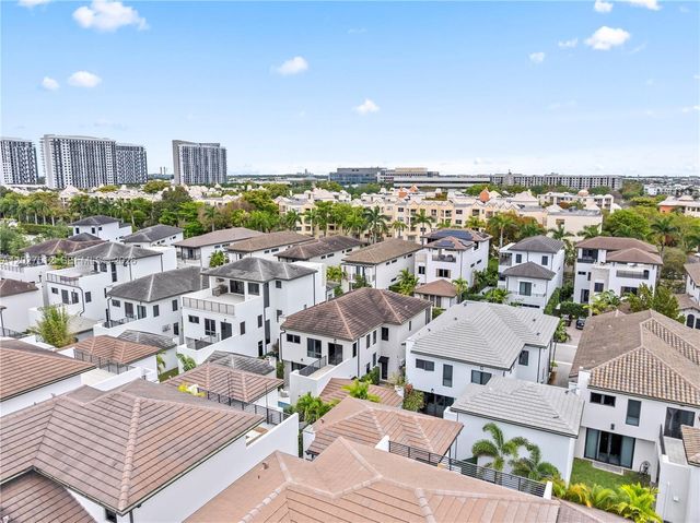 8162 NW 48th Ter, Doral, FL 33166