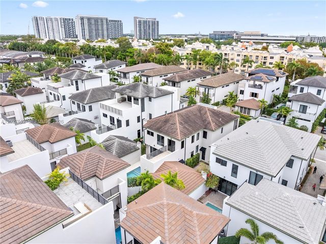 8162 NW 48th Ter, Doral, FL 33166