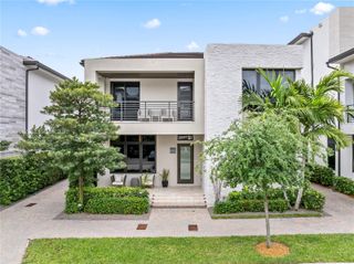 8162 NW 48th Ter, Doral, FL 33166