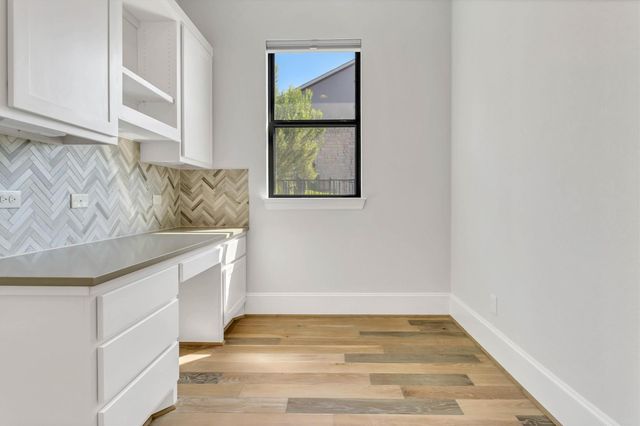 308 Lodestone LN, Austin, TX 78738