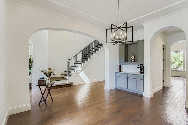6 Freestone Stream Place, The Woodlands, TX 77389