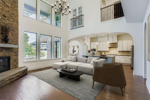 6 Freestone Stream Place, The Woodlands, TX 77389