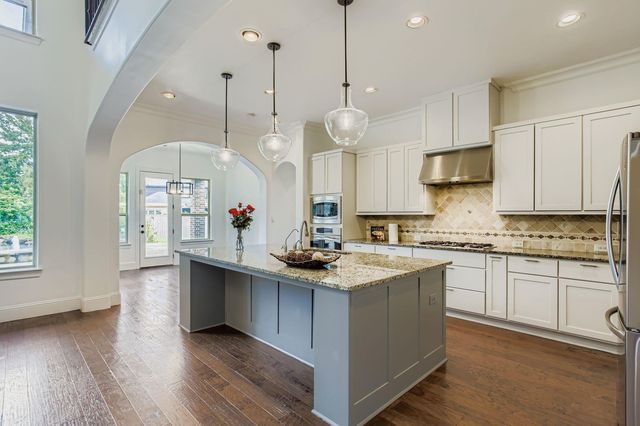6 Freestone Stream Place, The Woodlands, TX 77389