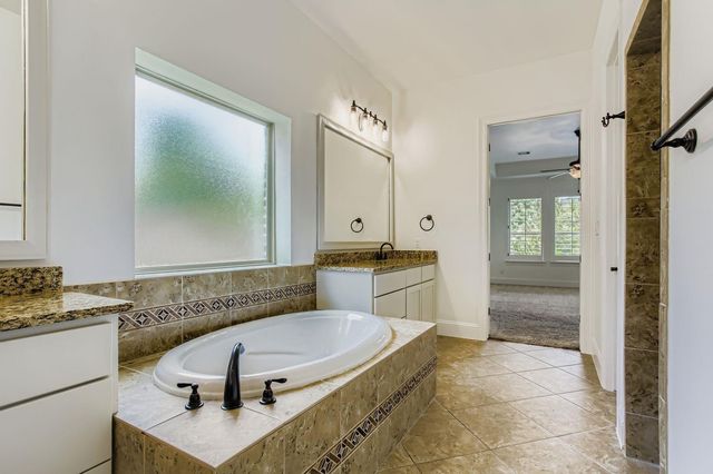 6 Freestone Stream Place, The Woodlands, TX 77389