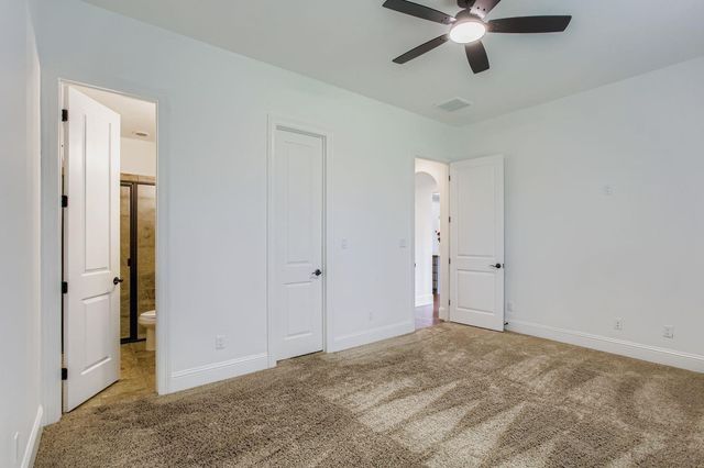 6 Freestone Stream Place, The Woodlands, TX 77389