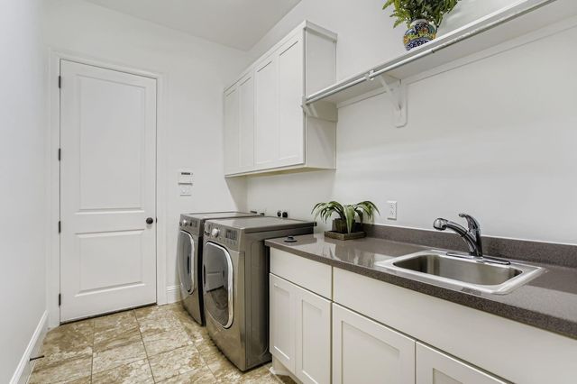 6 Freestone Stream Place, The Woodlands, TX 77389