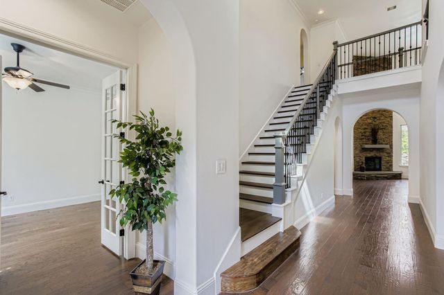 6 Freestone Stream Place, The Woodlands, TX 77389