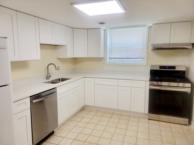 8537 W FOSTER Avenue G, Chicago, IL 60656