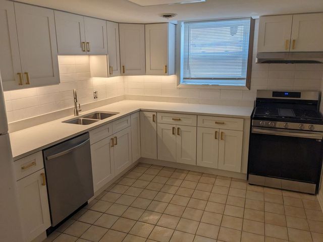 8537 W FOSTER Avenue G, Chicago, IL 60656