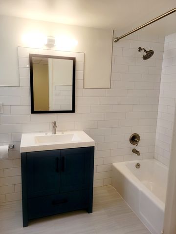 8537 W FOSTER Avenue G, Chicago, IL 60656