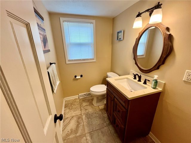 6301 Apache Lane, Poland, OH 44514