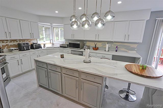 39405 Windsome Drive, Northville, MI 48167