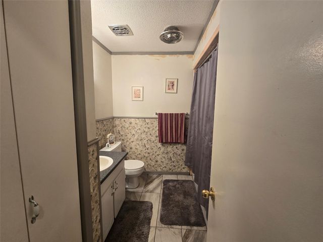 108 N Wood Avenue, Denison, TX 75020