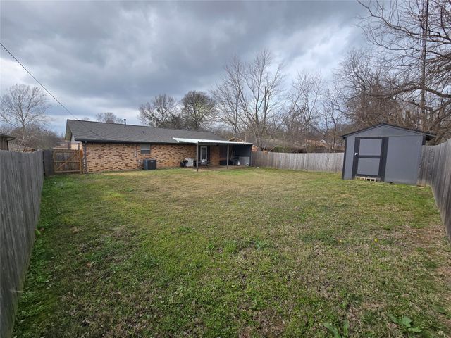 108 N Wood Avenue, Denison, TX 75020
