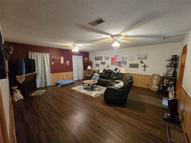 108 N Wood Avenue, Denison, TX 75020