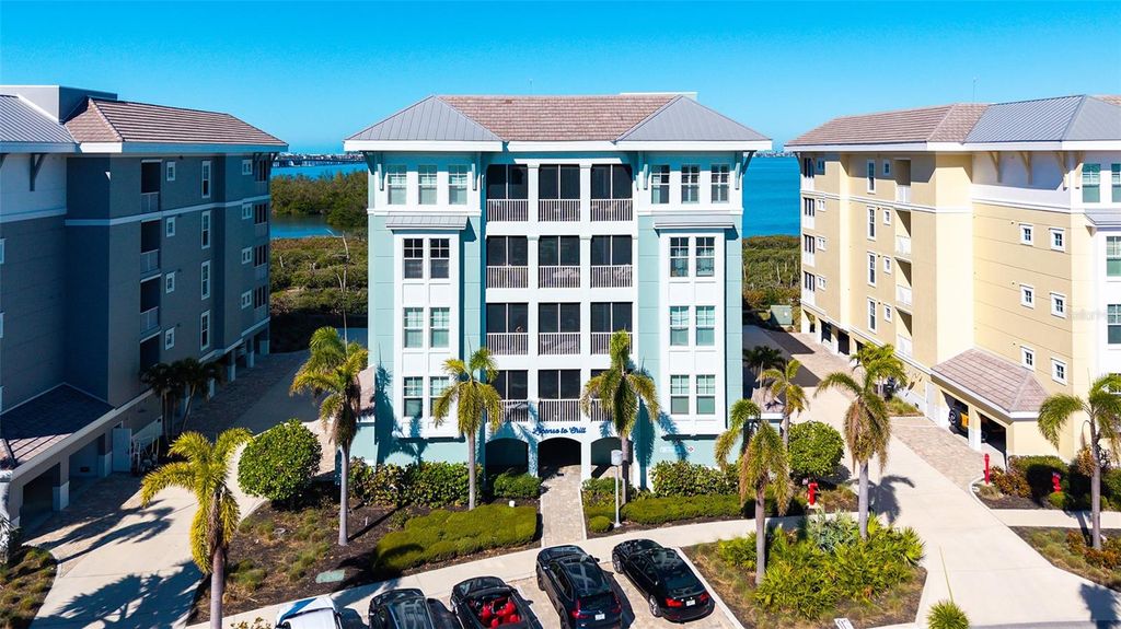 Image 2 of property listing at 388 ARUBA CIRCLE 201, Bradenton, FL 34209