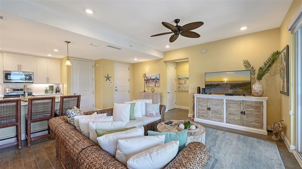 Image 14 of property listing at 388 ARUBA CIRCLE 201, Bradenton, FL 34209