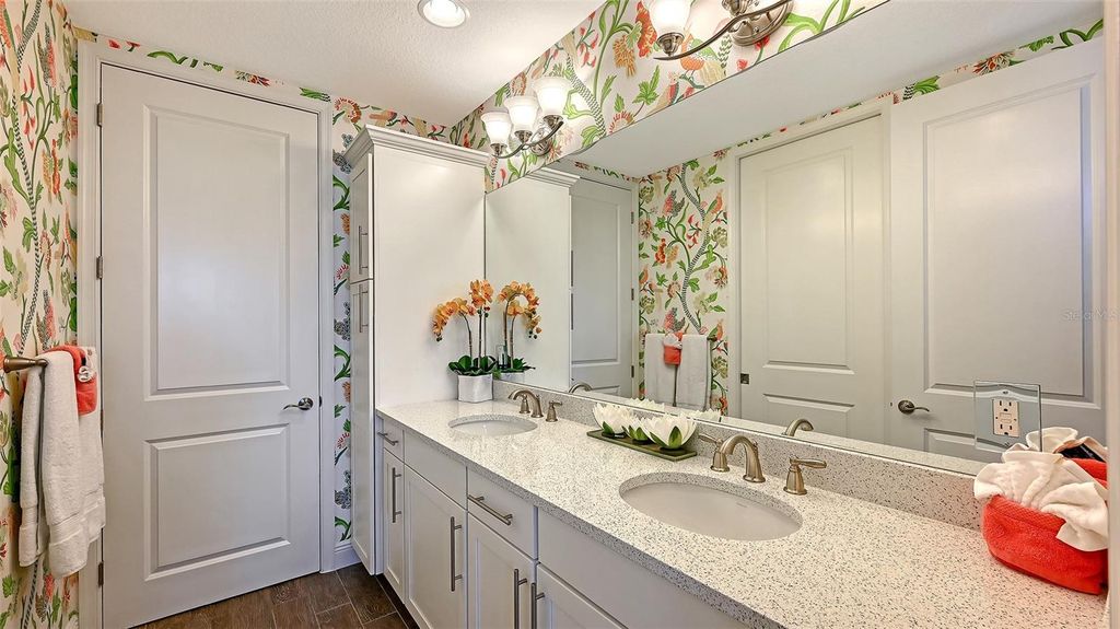 Image 25 of property listing at 388 ARUBA CIRCLE 201, Bradenton, FL 34209