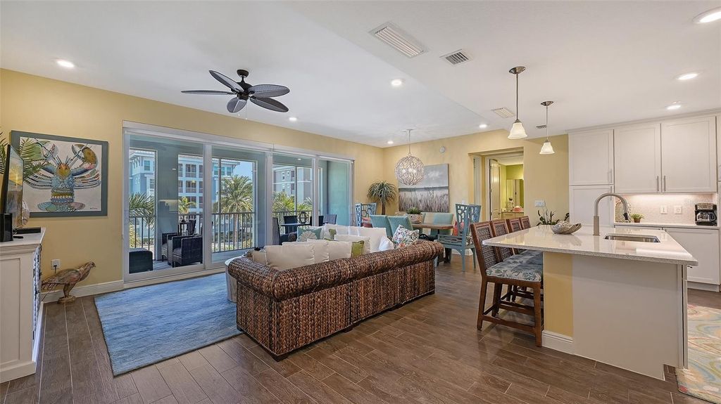 Image 5 of property listing at 388 ARUBA CIRCLE 201, Bradenton, FL 34209