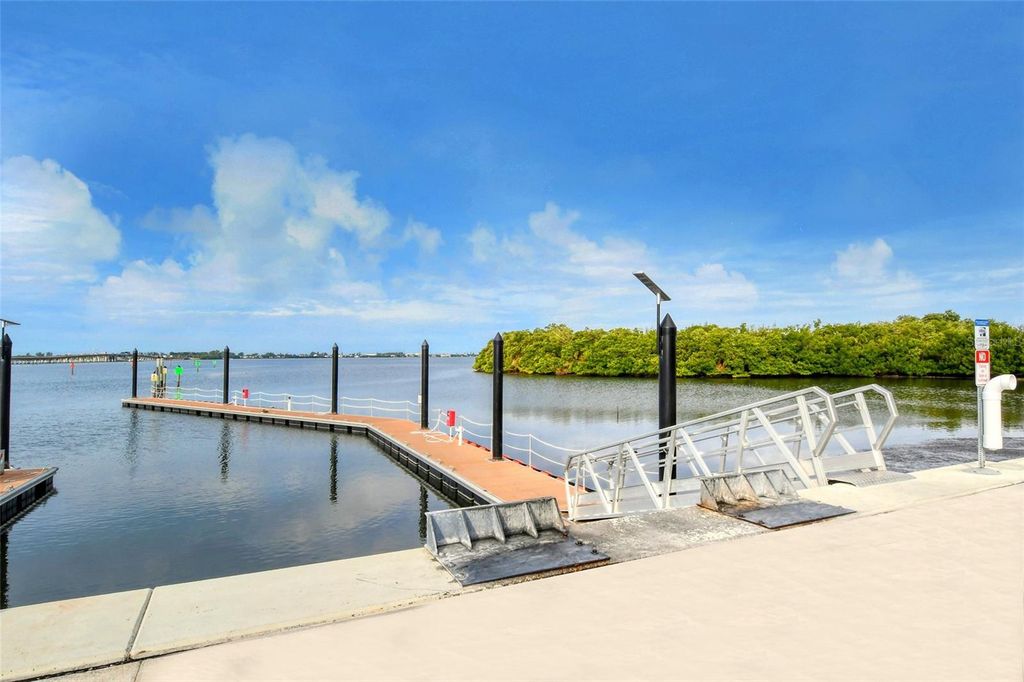 Image 62 of property listing at 388 ARUBA CIRCLE 201, Bradenton, FL 34209