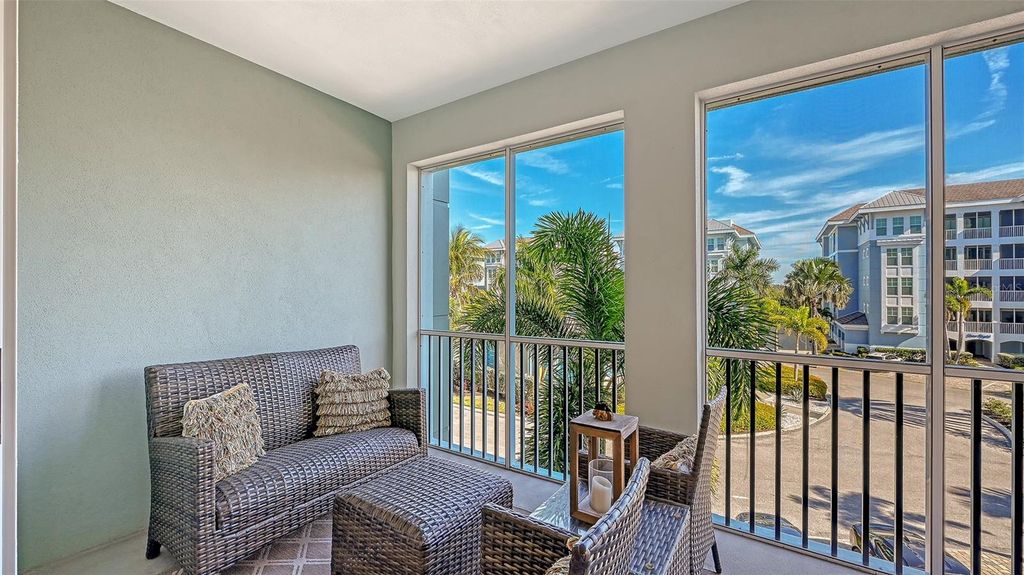 Image 9 of property listing at 388 ARUBA CIRCLE 201, Bradenton, FL 34209