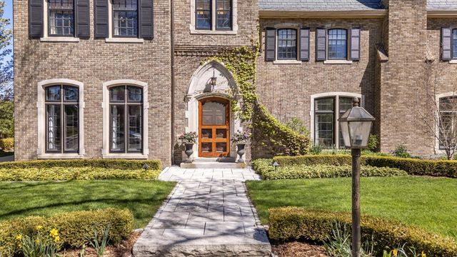 3565 Lake DRIVE, Shorewood, WI 53211