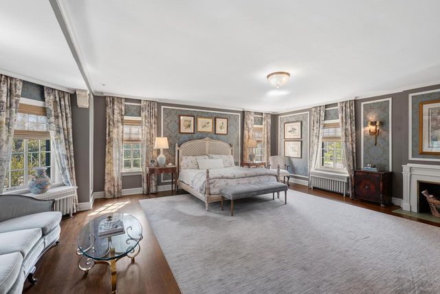 3565 Lake DRIVE, Shorewood, WI 53211