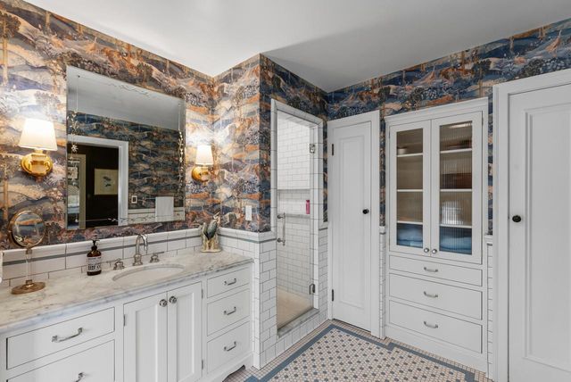 3565 Lake DRIVE, Shorewood, WI 53211