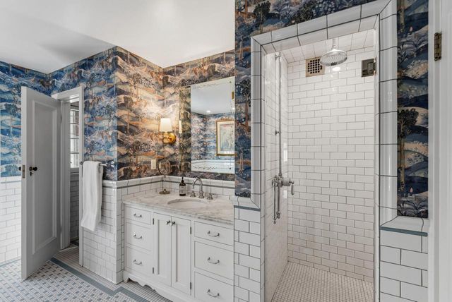 3565 Lake DRIVE, Shorewood, WI 53211