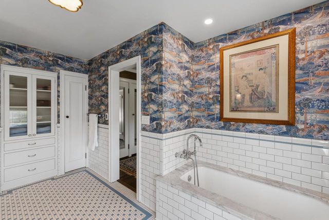 3565 Lake DRIVE, Shorewood, WI 53211