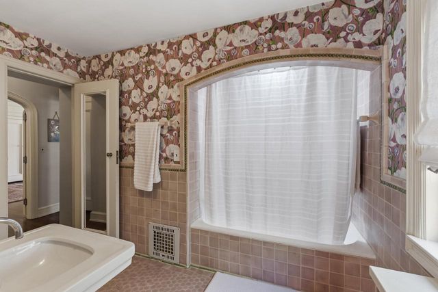 3565 Lake DRIVE, Shorewood, WI 53211