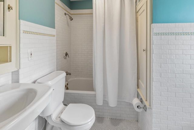 3565 Lake DRIVE, Shorewood, WI 53211