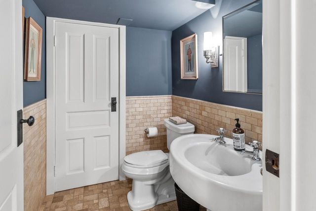 3565 Lake DRIVE, Shorewood, WI 53211