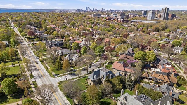 3565 Lake DRIVE, Shorewood, WI 53211
