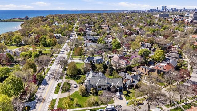 3565 Lake DRIVE, Shorewood, WI 53211