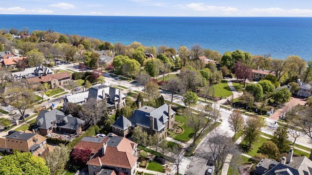 3565 Lake DRIVE, Shorewood, WI 53211
