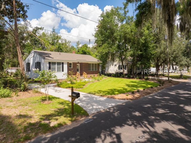 2002 Roper St, Beaufort, SC 29902