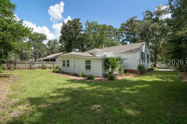 2002 Roper St, Beaufort, SC 29902