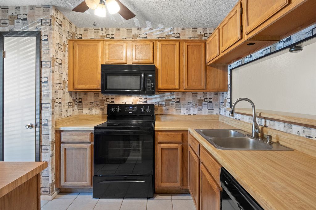 161 Merlin Way, Euless, TX 76039 — photo 4