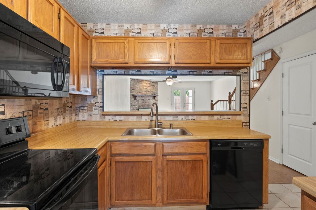 161 Merlin Way, Euless, TX 76039 — photo 5