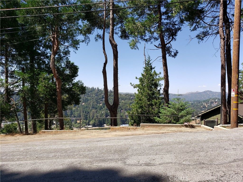 Image 5 of property listing at 24240 Bernard Drive, Crestline, CA 92325
