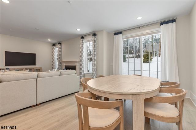 165 Jasmine Dr 613, Warren Twp., NJ 07059