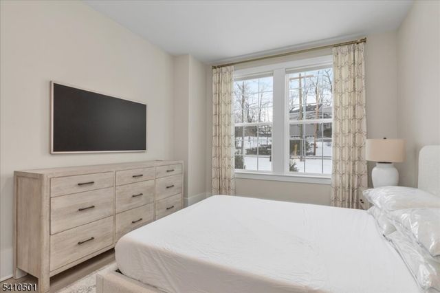 165 Jasmine Dr 613, Warren Twp., NJ 07059