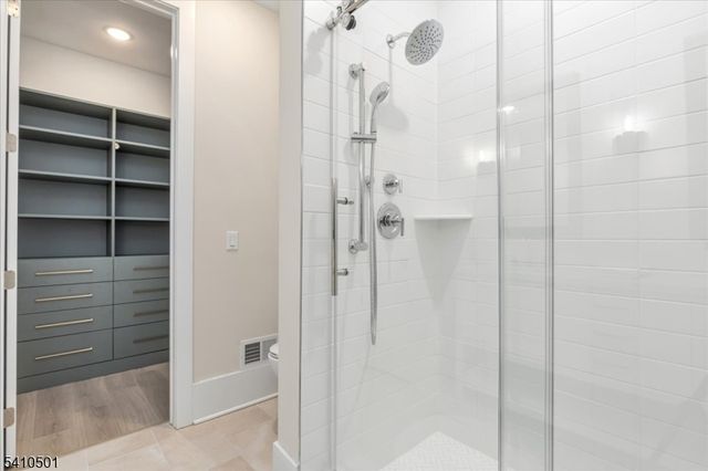 165 Jasmine Dr 613, Warren Twp., NJ 07059