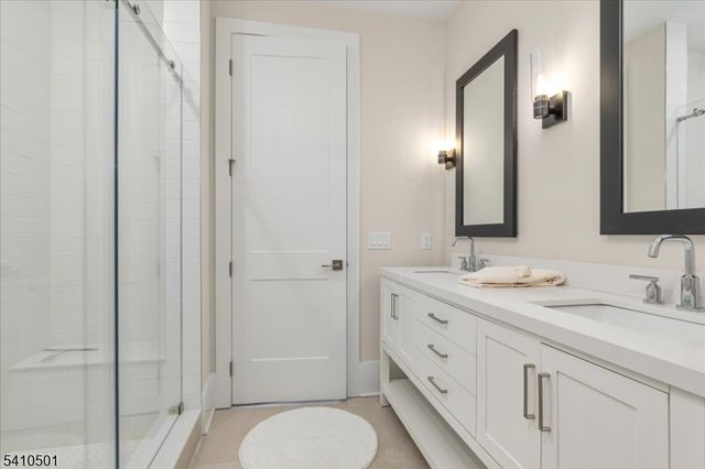 165 Jasmine Dr 613, Warren Twp., NJ 07059