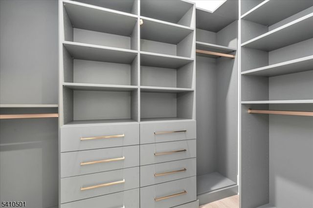 165 Jasmine Dr 613, Warren Twp., NJ 07059