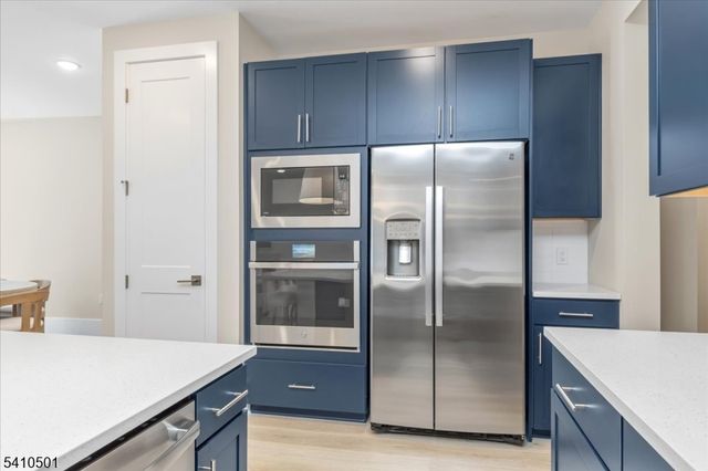 165 Jasmine Dr 613, Warren Twp., NJ 07059