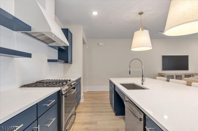 165 Jasmine Dr 613, Warren Twp., NJ 07059