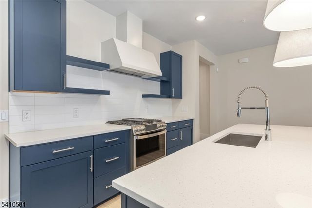 165 Jasmine Dr 613, Warren Twp., NJ 07059