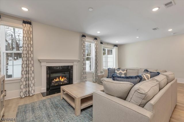 165 Jasmine Dr 613, Warren Twp., NJ 07059